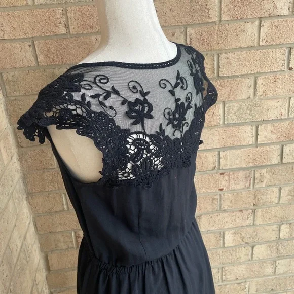 ELLE Black LBD Lace Top Tie Waist Cap Sleeve V-Neck Dress, Women’s Size Small - Picture 4 of 8